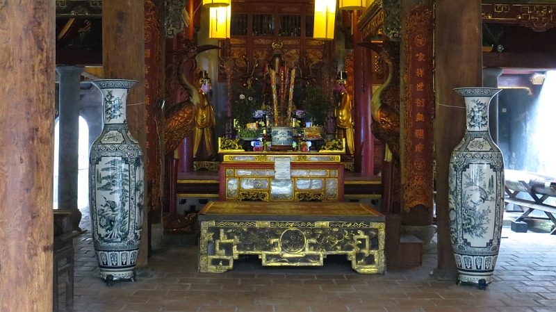 2014-03-20_10-21-22_vietnam2014.jpg - Im Tempel