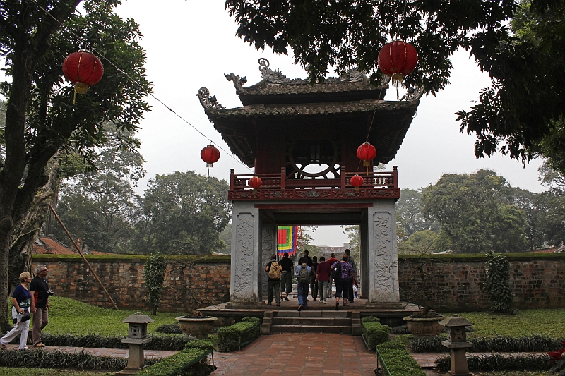 2014-03-20_12-33-18_vietnam2014.jpg - Eingang zum Literaturtempel