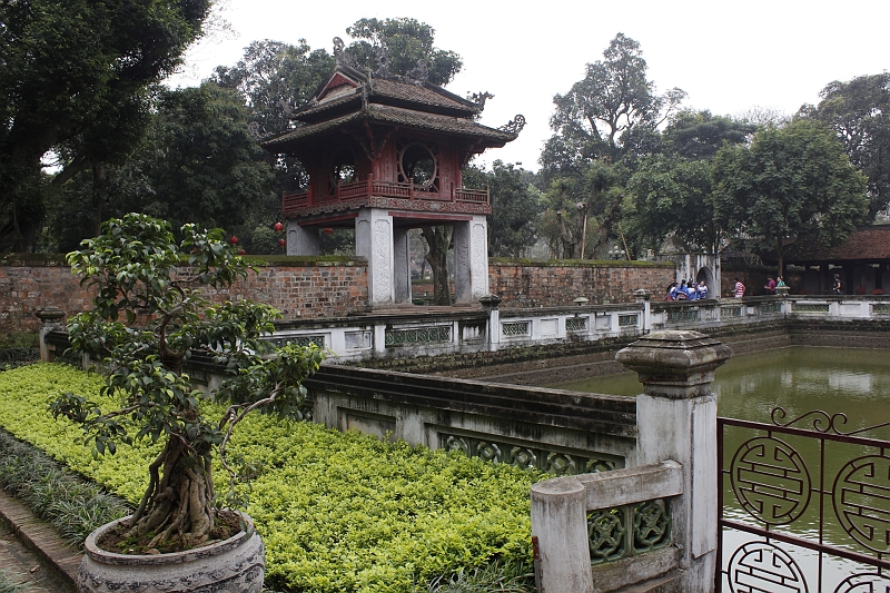 2014-03-20_12-40-08_vietnam2014.jpg - Literaturtempel