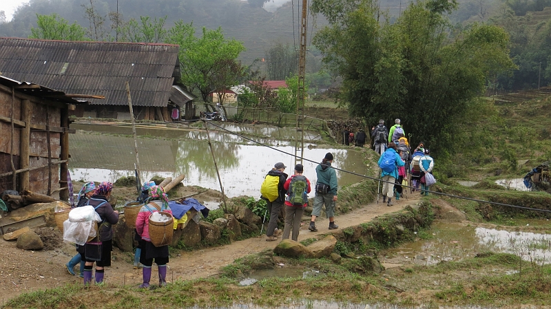 2014-03-22_11-26-19_vietnam2014.jpg - Wanderung durchs Muong Hoa Tal