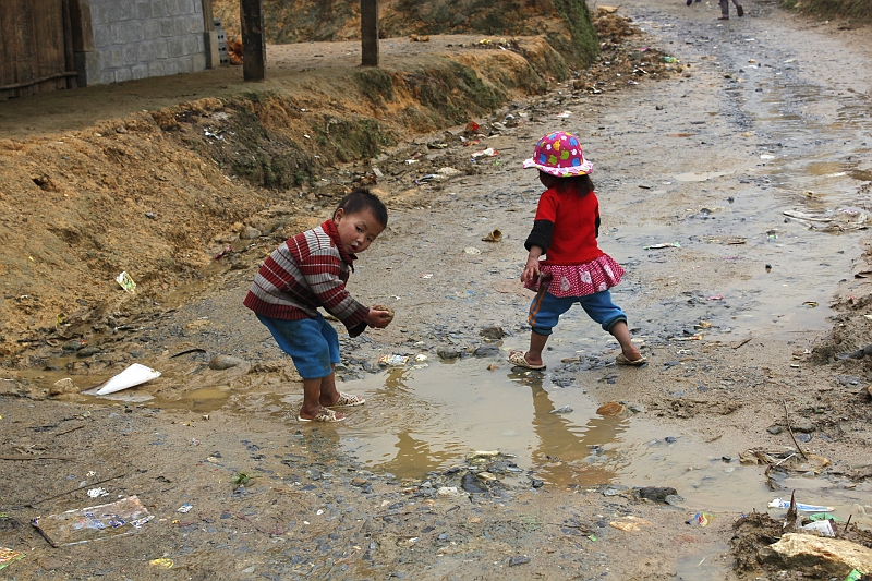 2014-03-22_14-25-30_vietnam2014.jpg - Spielplatz