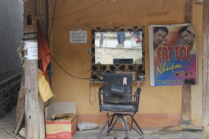 2014-03-24_09-57-59_vietnam2014.jpg - Unterwegs ein Friseursalon