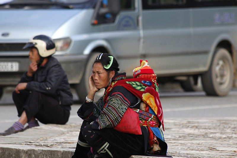 2014-03-24_16-44-46_vietnam2014.jpg - Warten auf das Moped fr die Heimfahrt ins Dorf