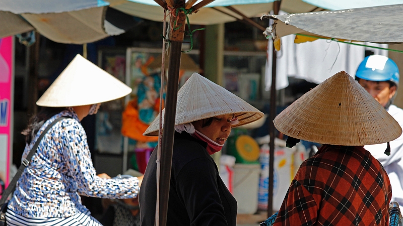 6-mekong-21.jpg - Auf einem sehr exotischen Markt