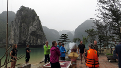 Paddeln in der Ha Long Bucht